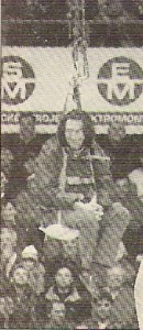 Bolek Polívka na laně při valašském finále v roce 1995
